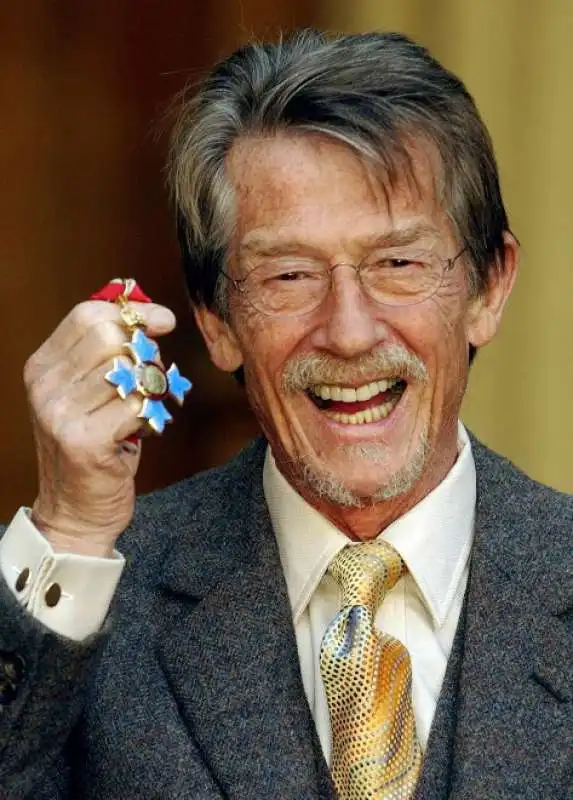 JOHN HURT