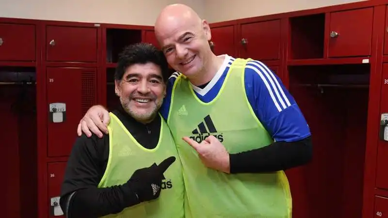 MARADONA E GIANNI INFANTINO 