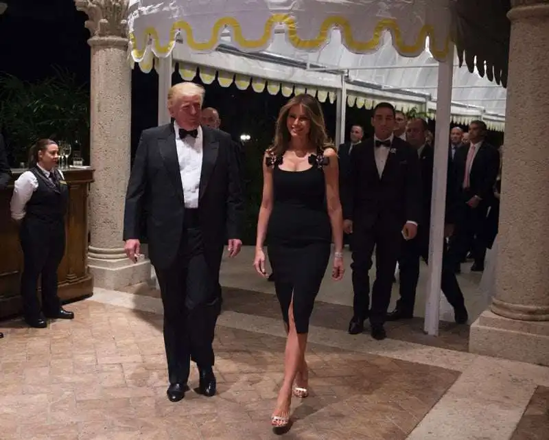 melania trump veste un abito di dolce&gabbana  4cf7 8bae 8338262fb94d