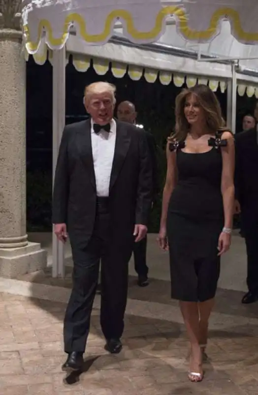 melania trump veste un abito di dolce&gabbana  4e2c 8a57 fe38e0a2b2f6