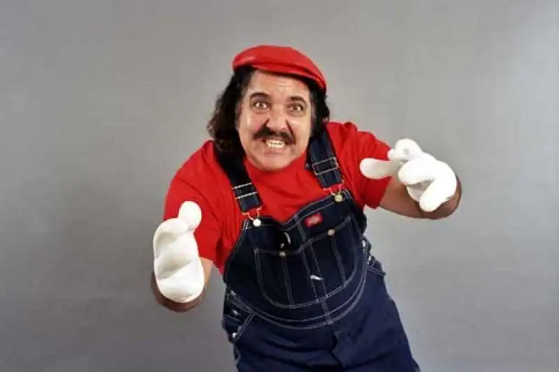 ron jeremy nei panni di super mario