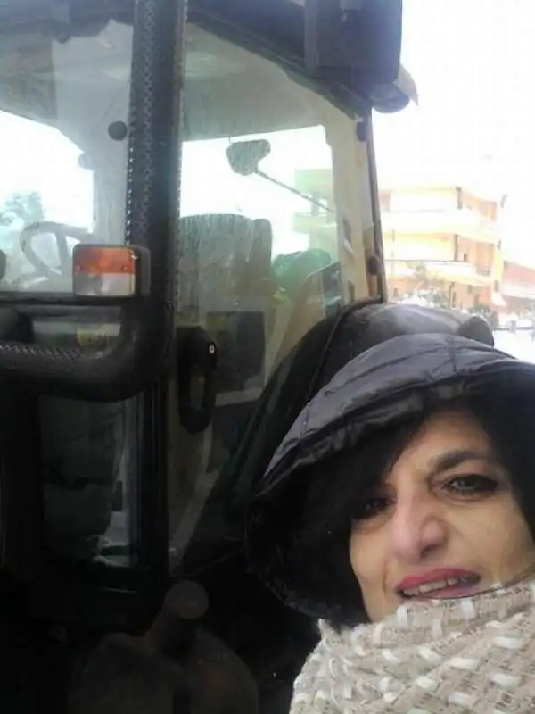 Rosa Maiullari  OSTETRICA  DI BARI IN OSPEDALE CON LA BUFERA DI NEVE