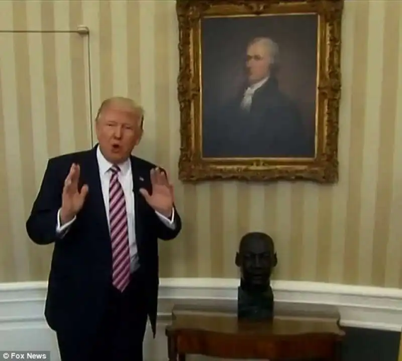 trump e il busto non rimosso del reverendo ml king