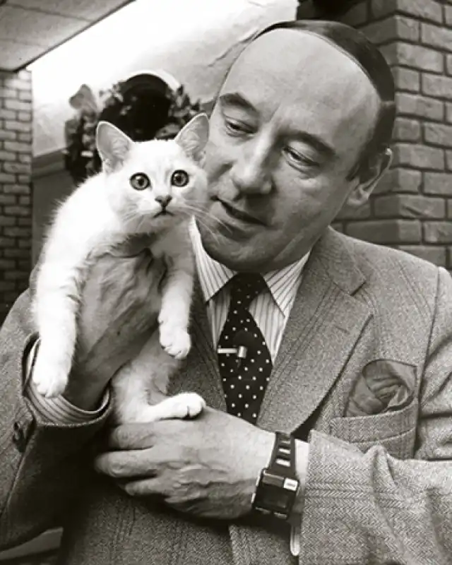 DESMOND MORRIS 