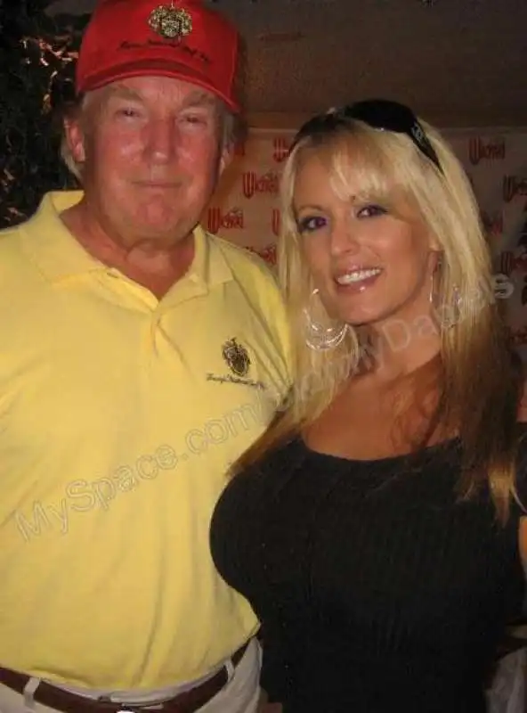 DONALD  TRUMP E STORMY DANIELS