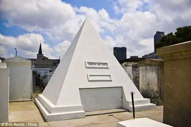 la tomba piramide a new orleans