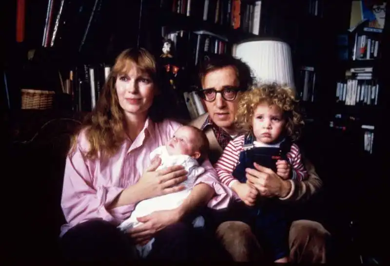 mia farrow woody allen con ronan e dylan