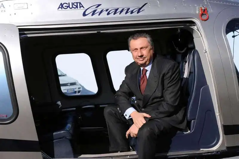 Orsi su elicottero Agusta