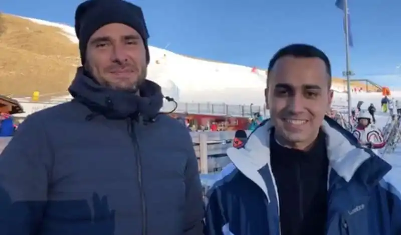 alessandro di battista e luigi di maio sulle piste di moena  1