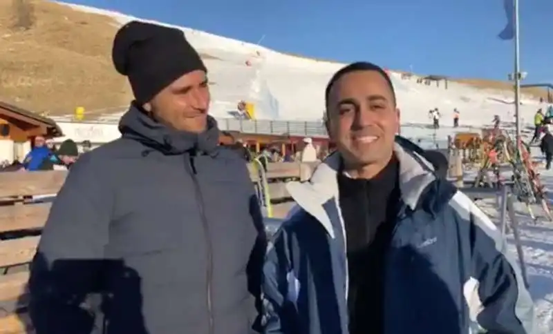 alessandro di battista e luigi di maio sulle piste di moena  4