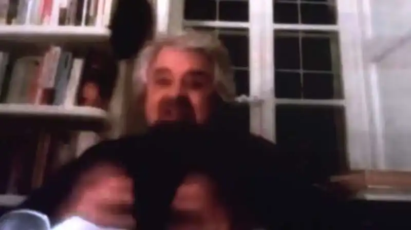 beppe grillo via skype all'evento sul reddito di cittadinanza