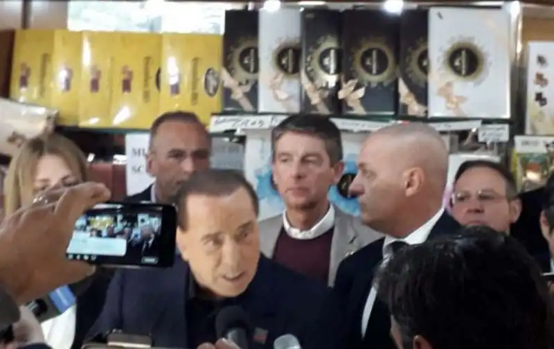 berlusconi a pirri in sardegna 2