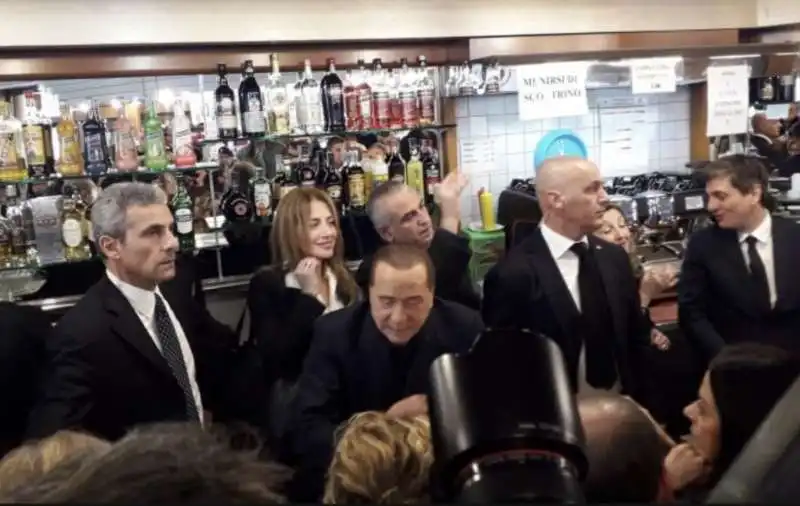 berlusconi a pirri in sardegna 4