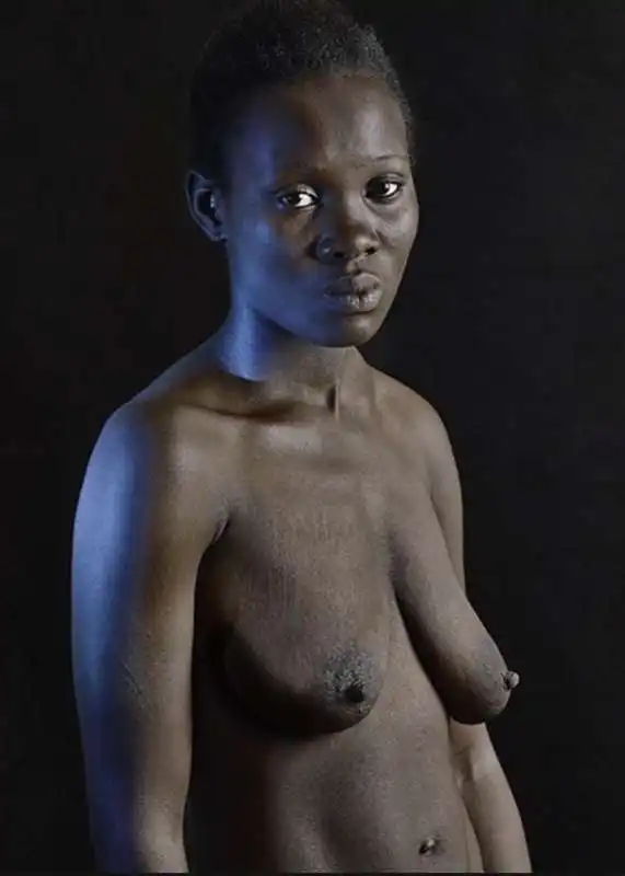 breast ironing   lo stiramento del seno 1