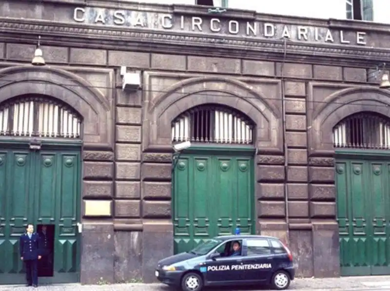 carcere poggioreale 4