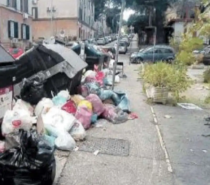 cassonetti pieni di spazzatura davanti alle scuole di roma