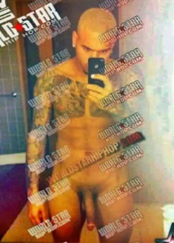 CHRIS BROWN NUDO