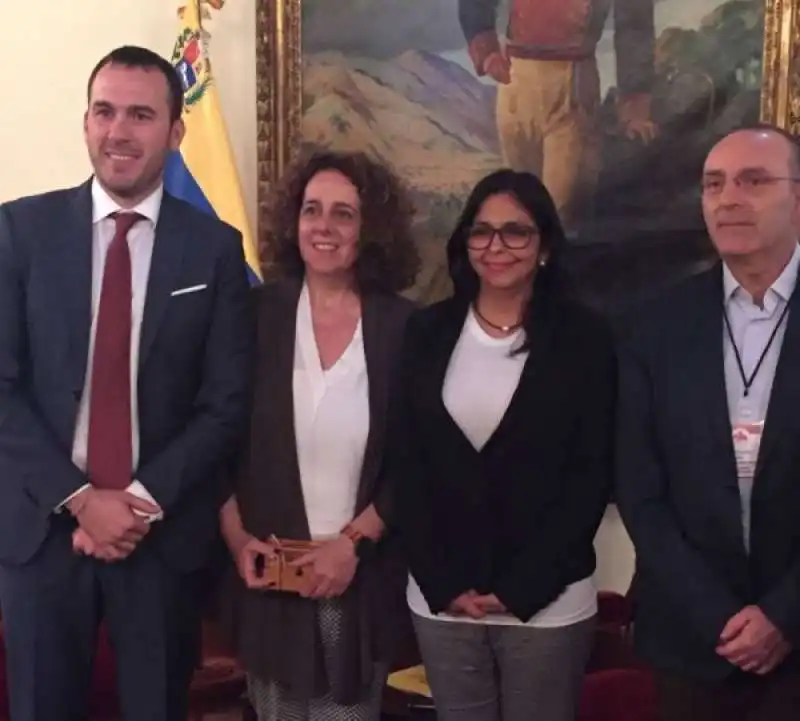 Delegazione M5S a Caracas - Manlio Di Stefano, Ornella Bertorotta, Vito Petrocelli con Delcy Rodriguez Ministro degli Esteri