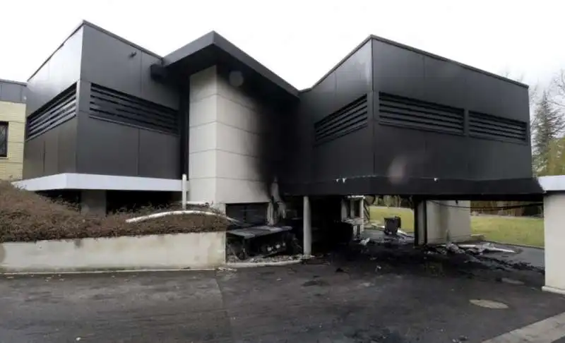 il ristorante di yannick delpech incendiato dai gilet gialli 1