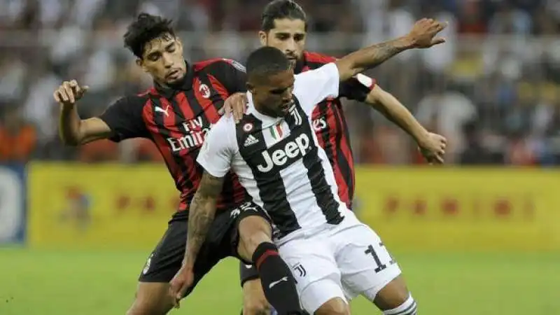 juve milan douglas costa paqueta