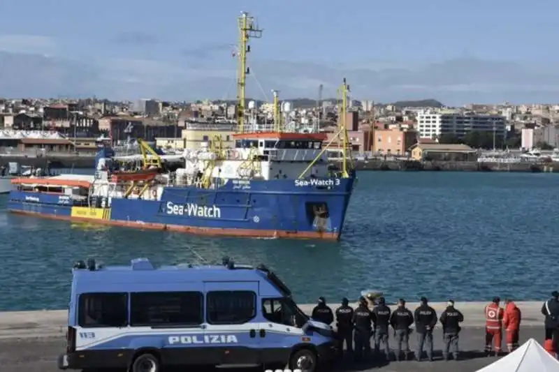 la sea watch attracca a catania 6