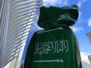 la statua in onore dell'arabia saudita al memoriale dell'11 settembre a new york 2