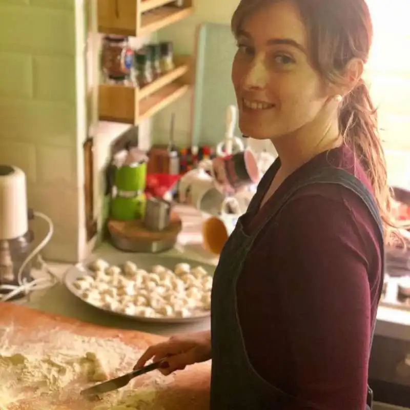 maria elena boschi in cucina