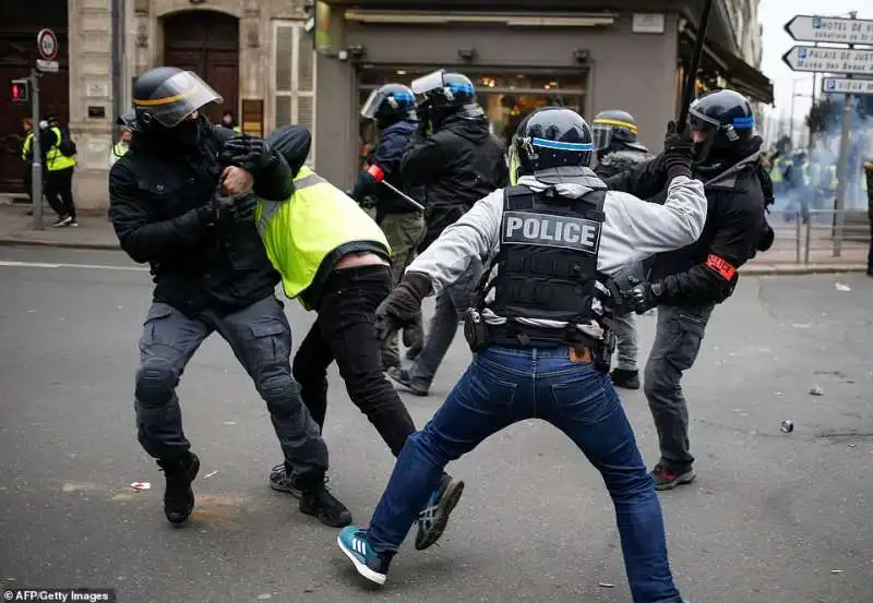 proteste dei gilet gialli