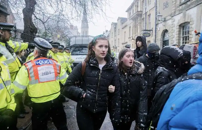 proteste per il discorso di marion marechal le pen a oxford 4