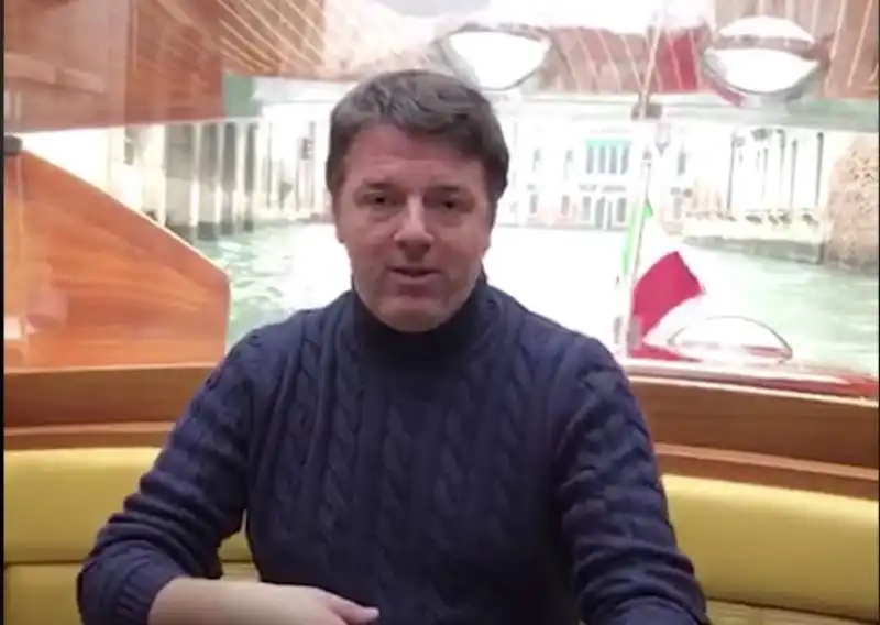 renzi critica il governo da un motoscafo di venezia 4