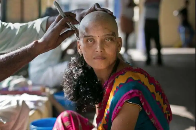 sacrificio dei capelli in india 12