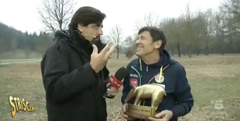 STAFFELLI CONSEGNA TAPIRO A GIANNI MORANDI