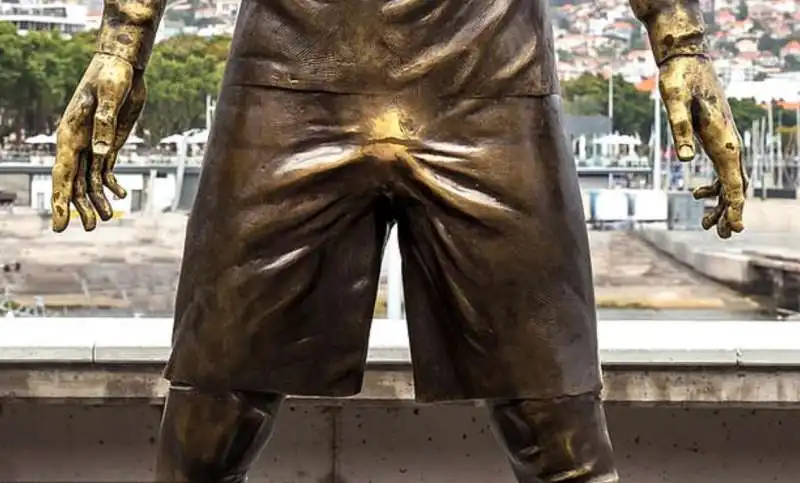 statua ronaldo 2