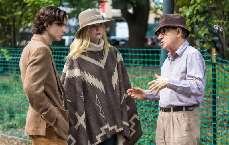 timothee chalamet, elle fanning e woody allen a rainy day in new york