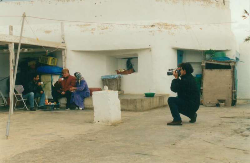 1998. bettino craxi hammamet spiaggia pescatori 2 con luca josi