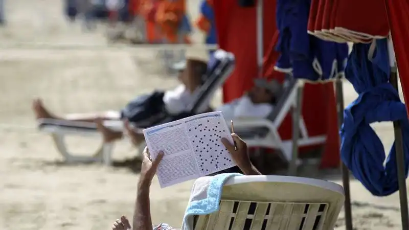 cruciverba in spiaggia