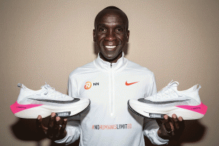 eliud kipchoge con le nike vaporfly next