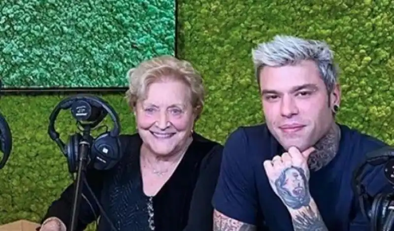 fedez e la nonna luciana violini 3