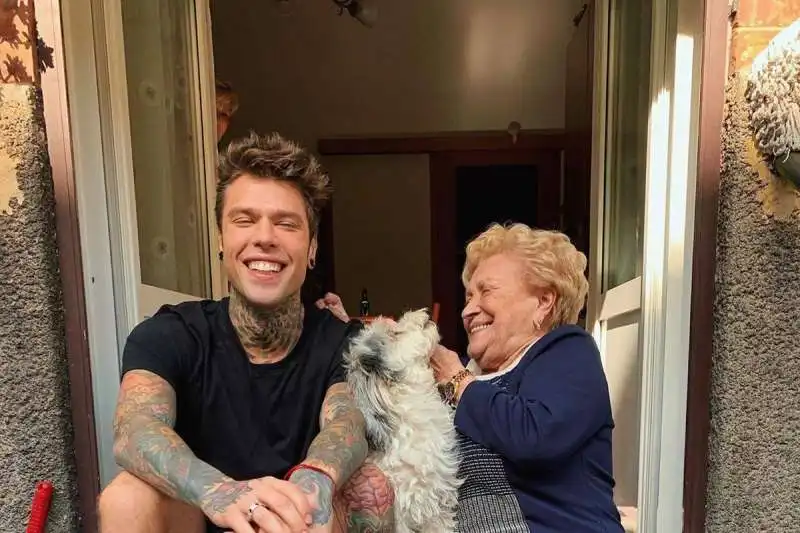 fedez e la nonna luciana violini 6