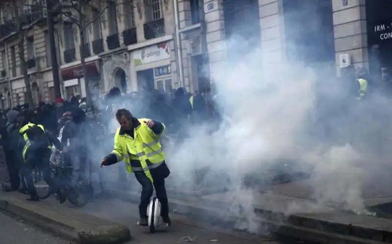 francia   scontri per la riforma delle pensioni 6