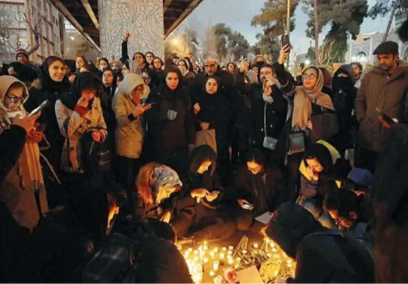 IRAN - STUDENTI IN PIAZZA CONTRO GLI AYATOLLAH