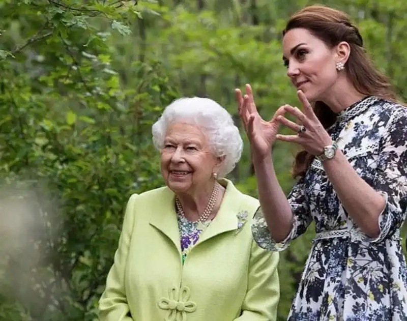 kate middleton e la regina elisabetta ii 2