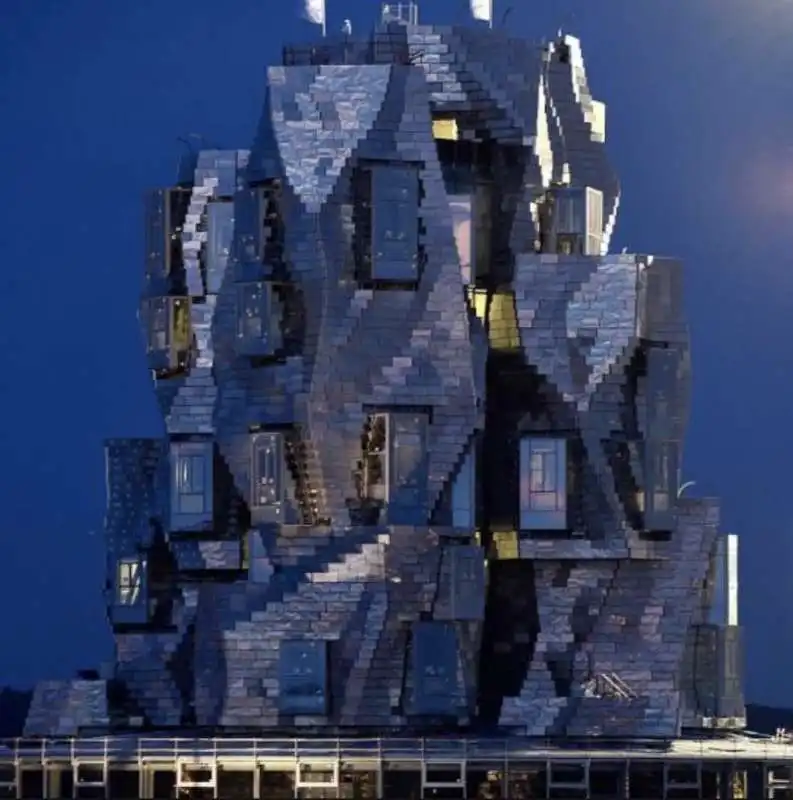 la torre di frank gehry ad arles 6