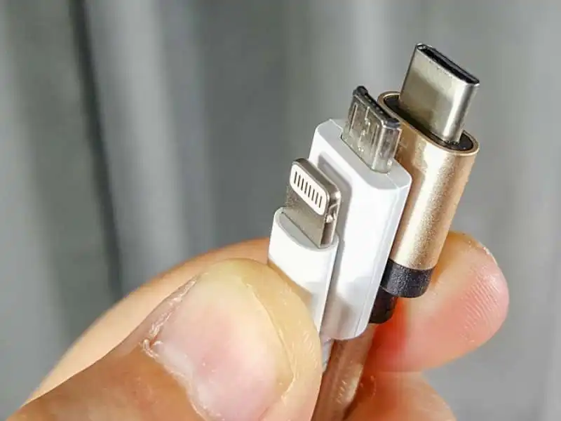 LIGHTNING USB C MICRO USB