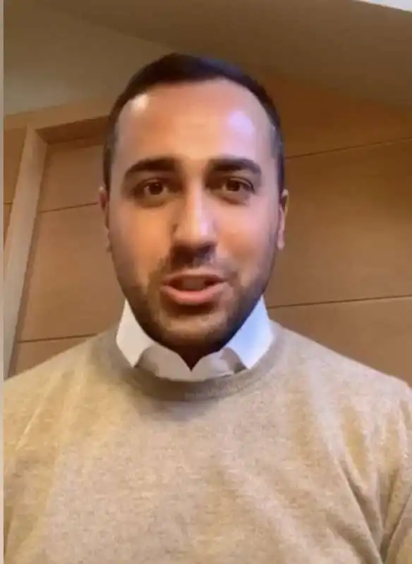 luigi di maio   diretta facebook di capodanno 3