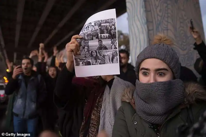 manifestanti a teheran 1