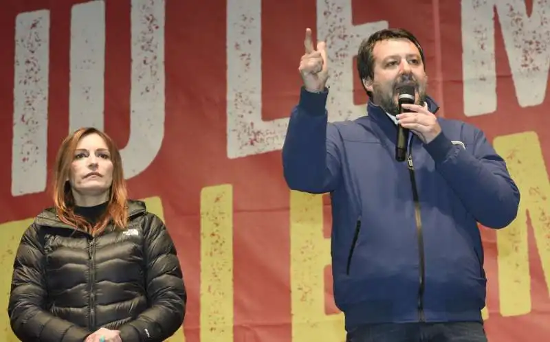 matteo salvini a bibbiano con lucia borgonzoni