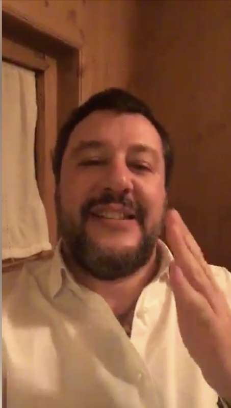 matteo salvini diretta facebook di capodanno 1