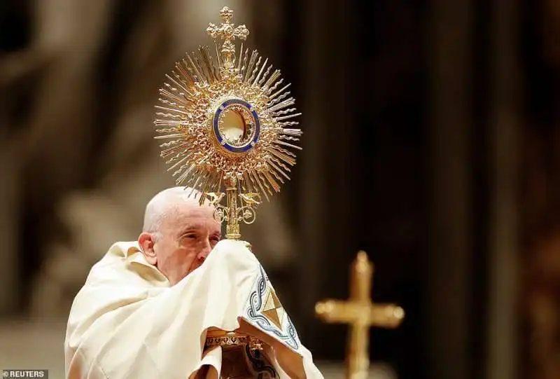 Papa Francesco festeggia il capodanno in piazza San Pietro