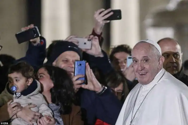 Papa Francesco festeggia il capodanno in piazza San Pietro